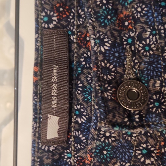 Levi size 8 (29x32) floral print jeans - Picture 2 of 5